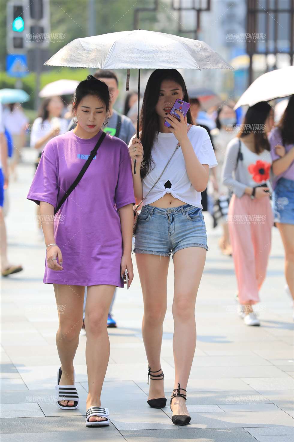 图片[1]-热裤美眉-街拍流行馆