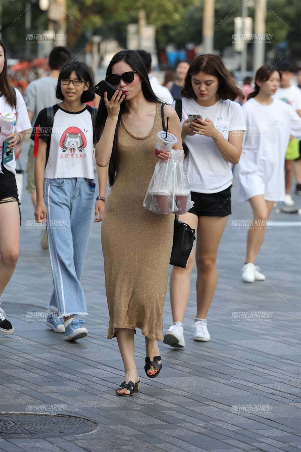 图片[4]-针织贴身长裙，翘臀**-街拍流行馆
