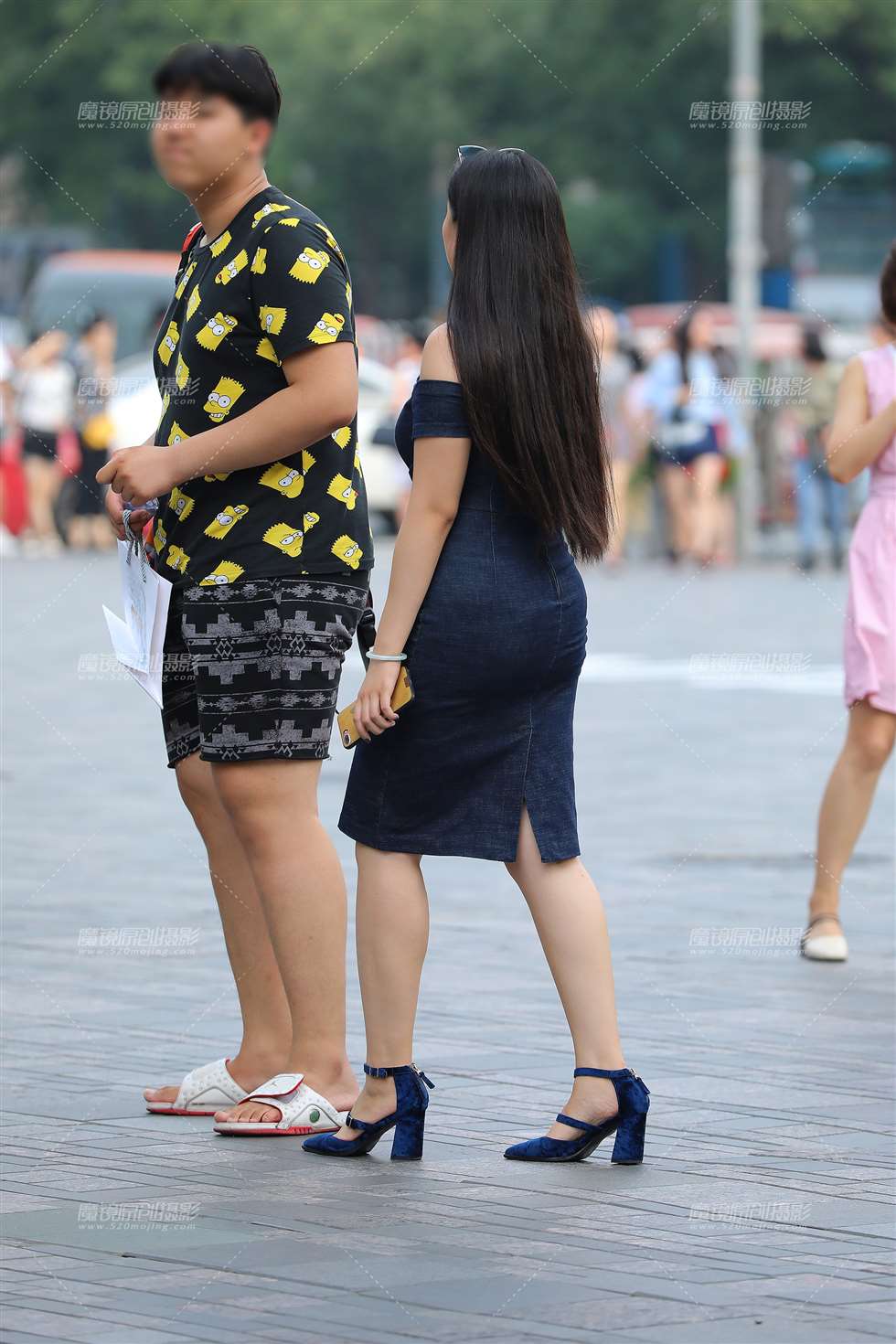 图片[3]-小吊带牛仔包臀裙-街拍流行馆