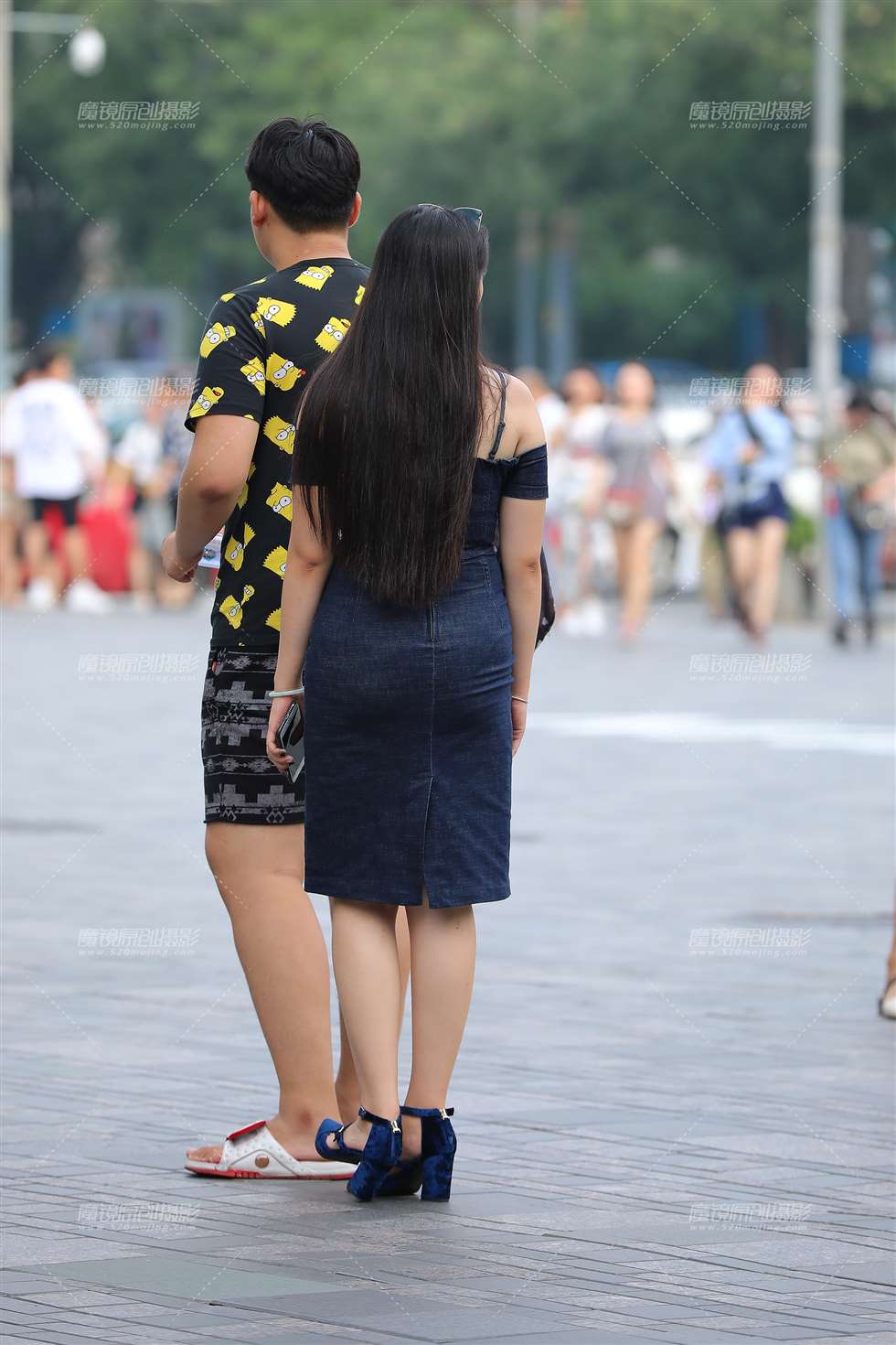 图片[5]-小吊带牛仔包臀裙-街拍流行馆