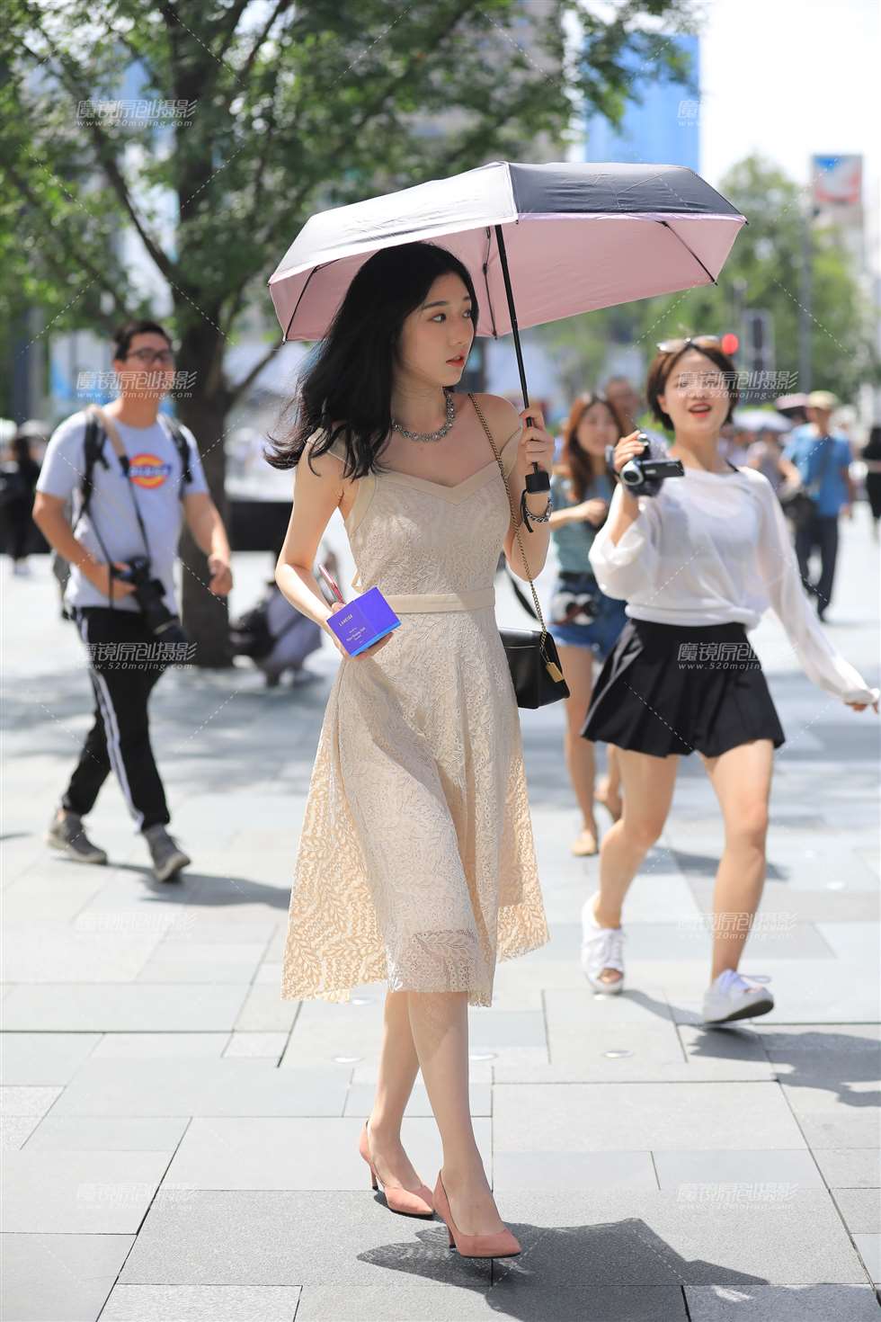 图片[4]-春天的味道 人比桃花美-街拍流行馆