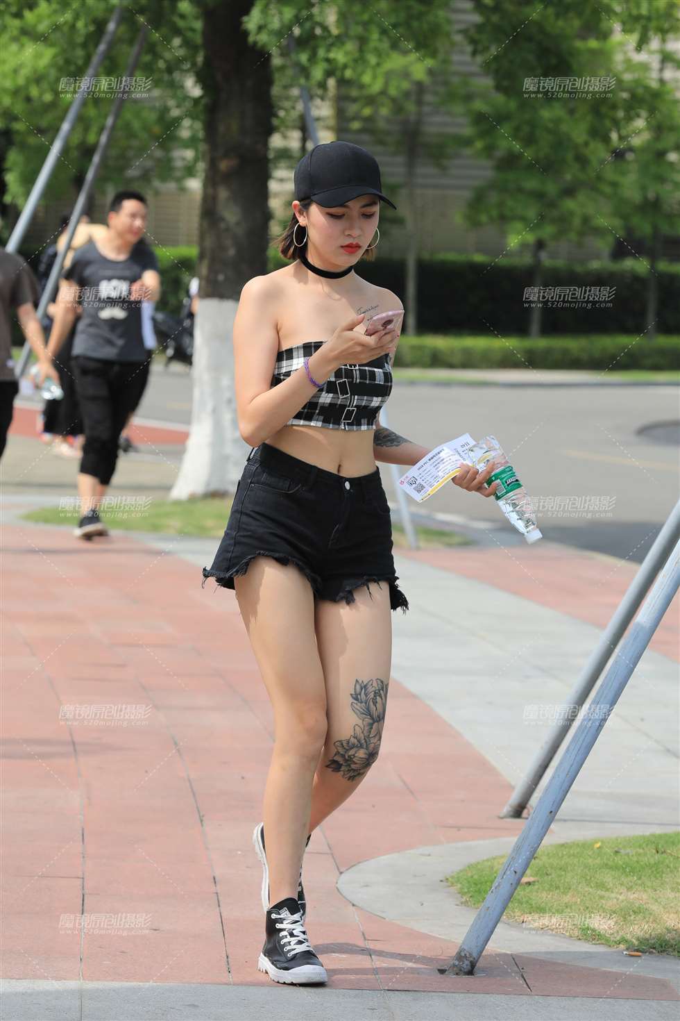 图片[1]-时髦女孩 白嫩肌肤-街拍流行馆
