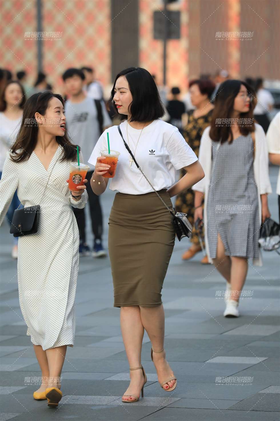 图片[1]-丰臀***-街拍流行馆