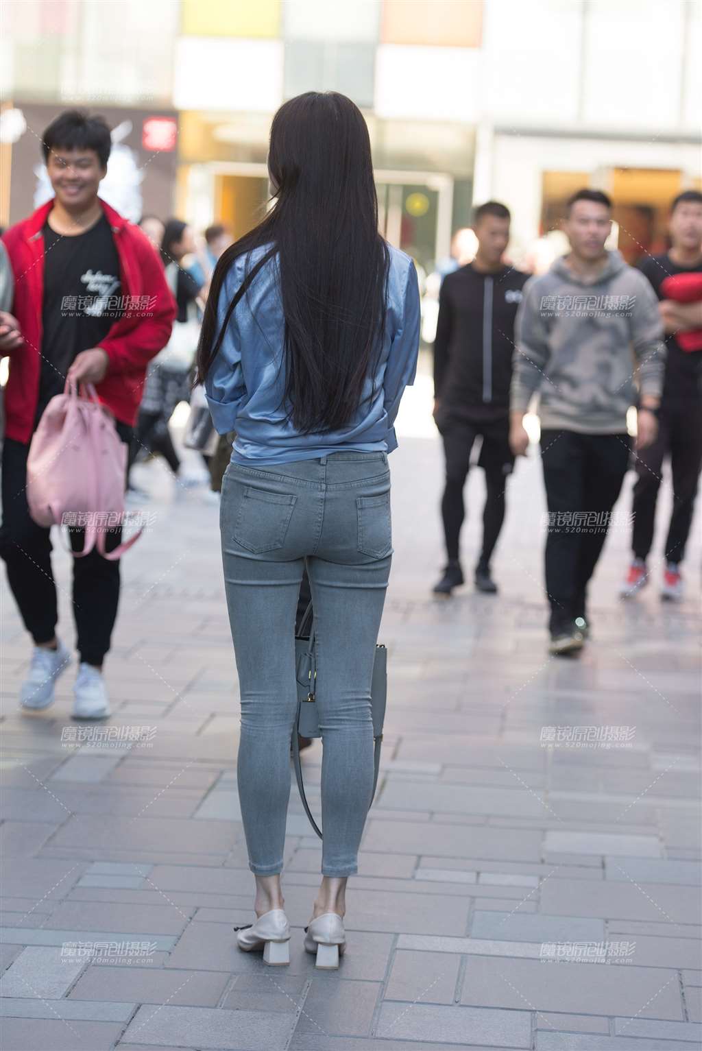 图片[2]-牛仔裤美女-街拍流行馆