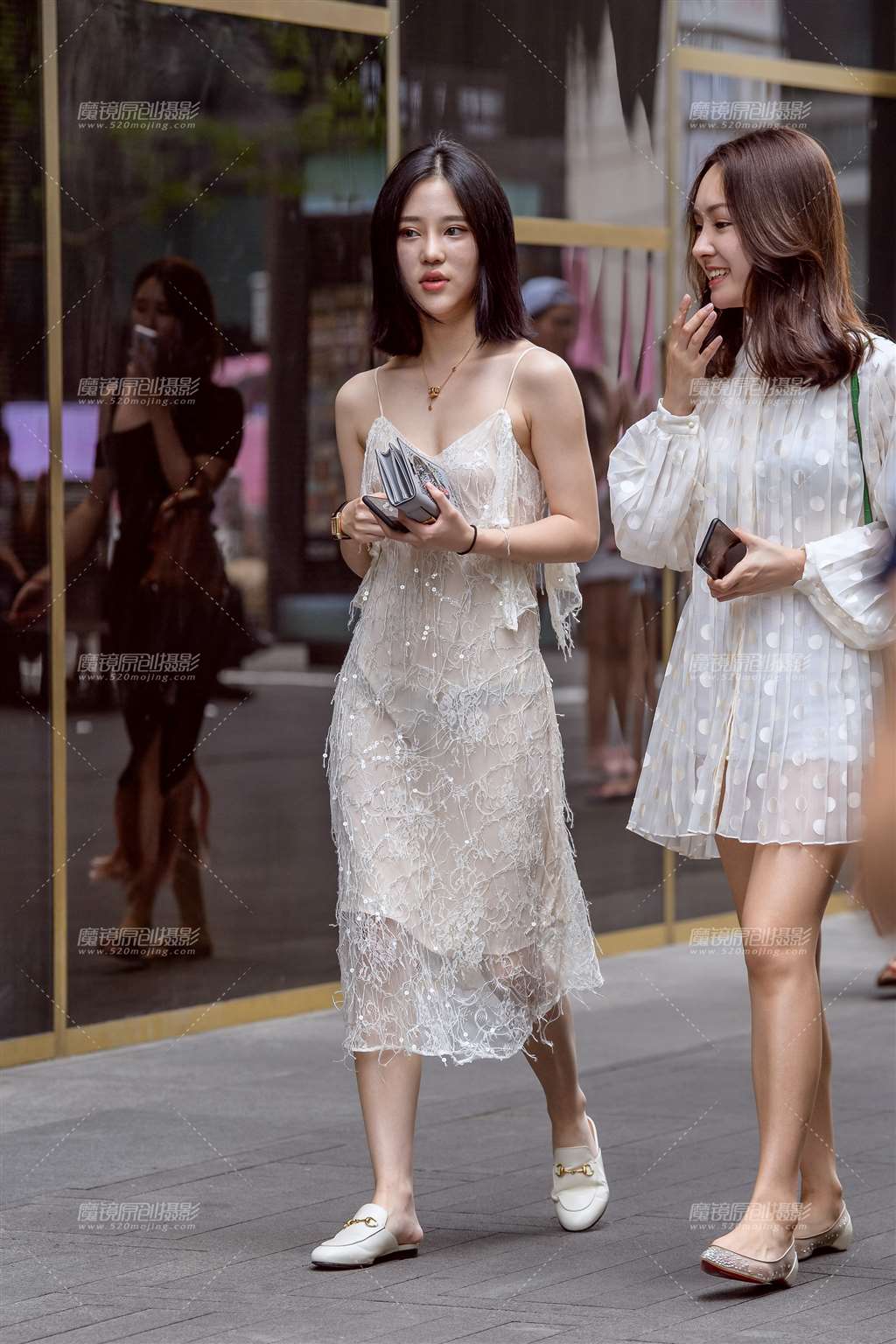 图片[1]-性感小吊带白裙美女!-街拍流行馆