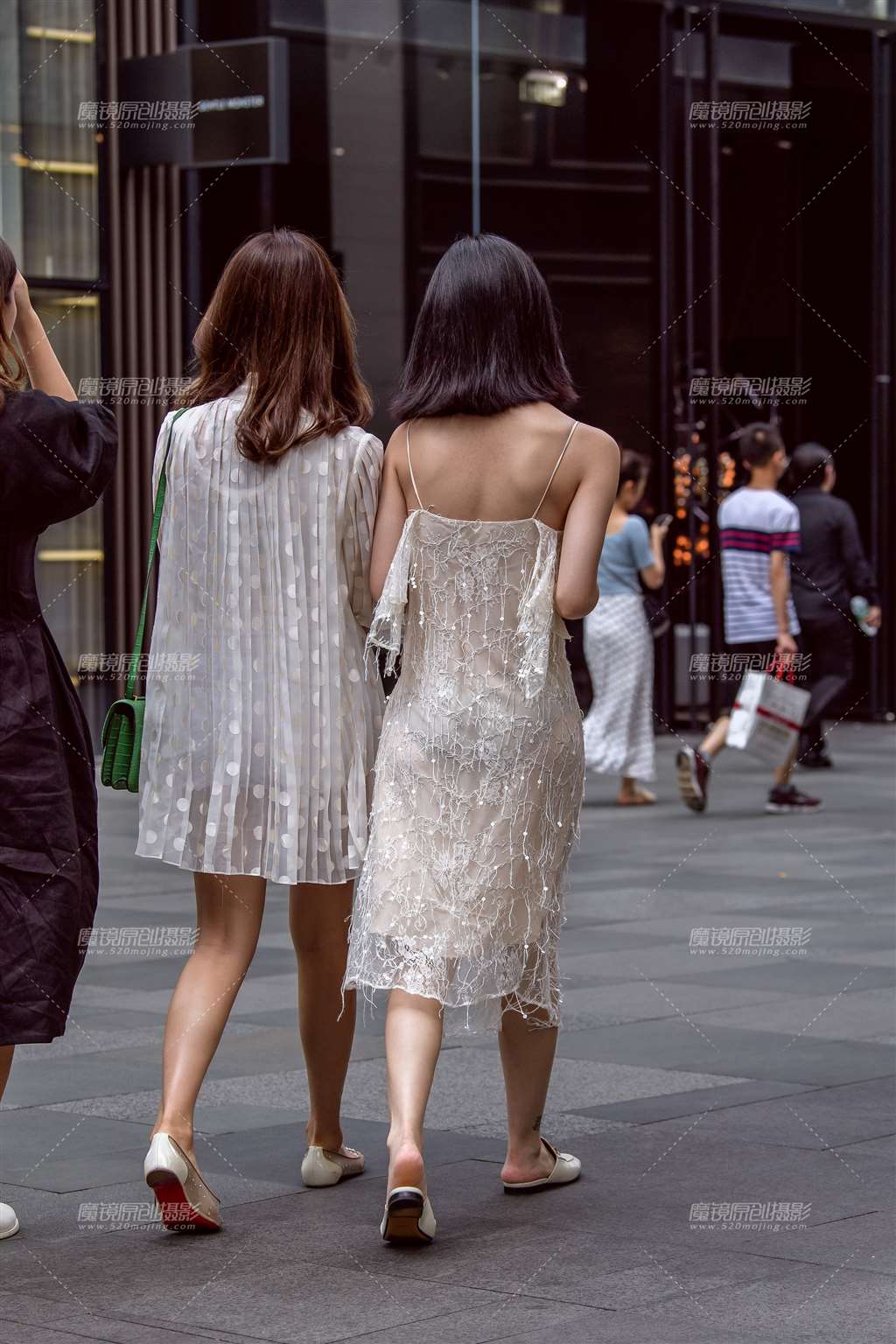 图片[5]-性感小吊带白裙美女!-街拍流行馆