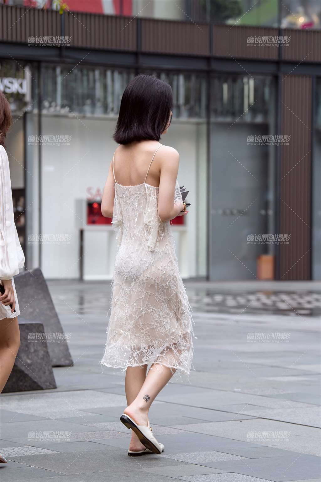 图片[2]-性感小吊带白裙美女!-街拍流行馆