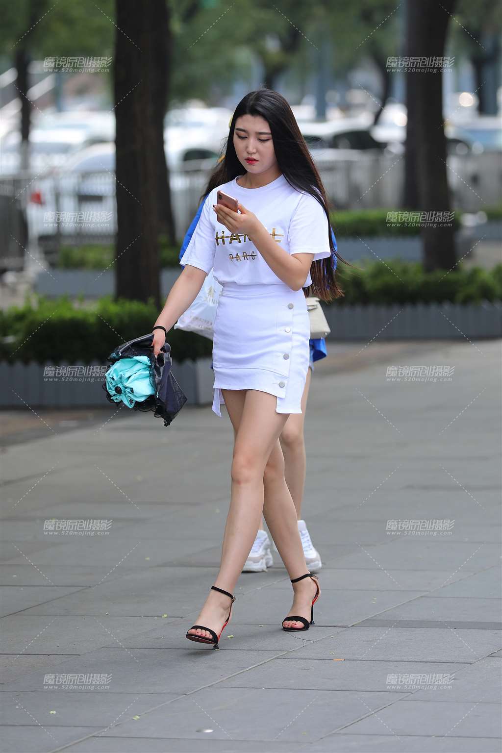 图片[3]-YI身洁白的搭配，美腿，高跟小姐姐-街拍流行馆