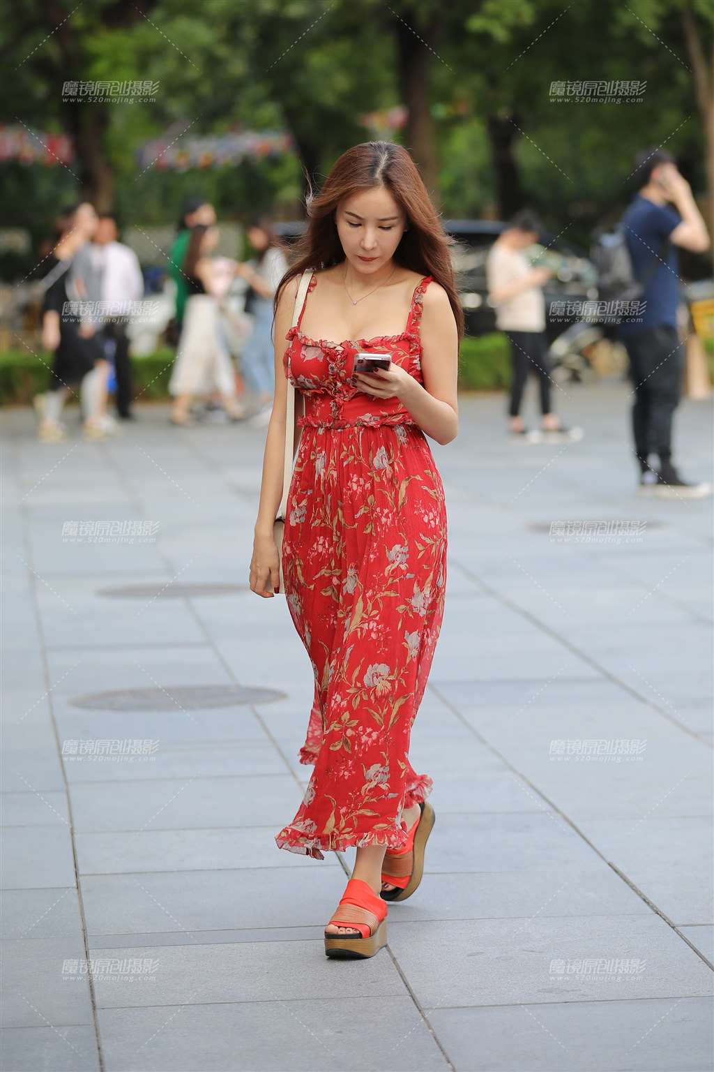 图片[3]-丰满的吊带裙**-街拍流行馆