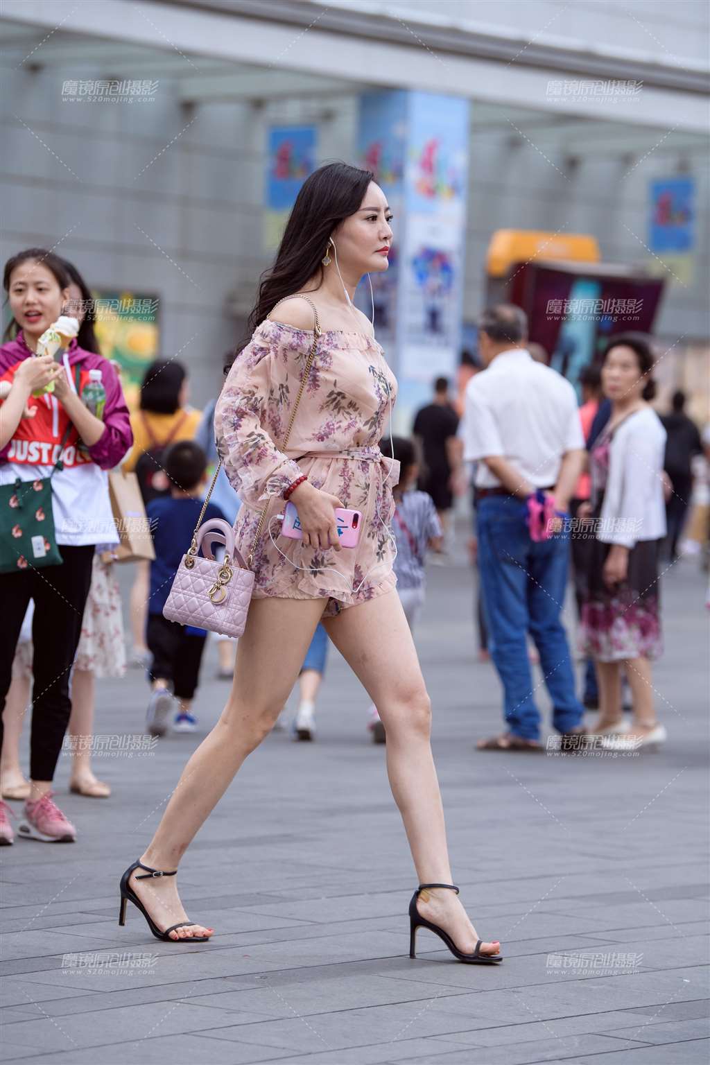 图片[4]-裹胸高跟凉鞋美腿-街拍流行馆