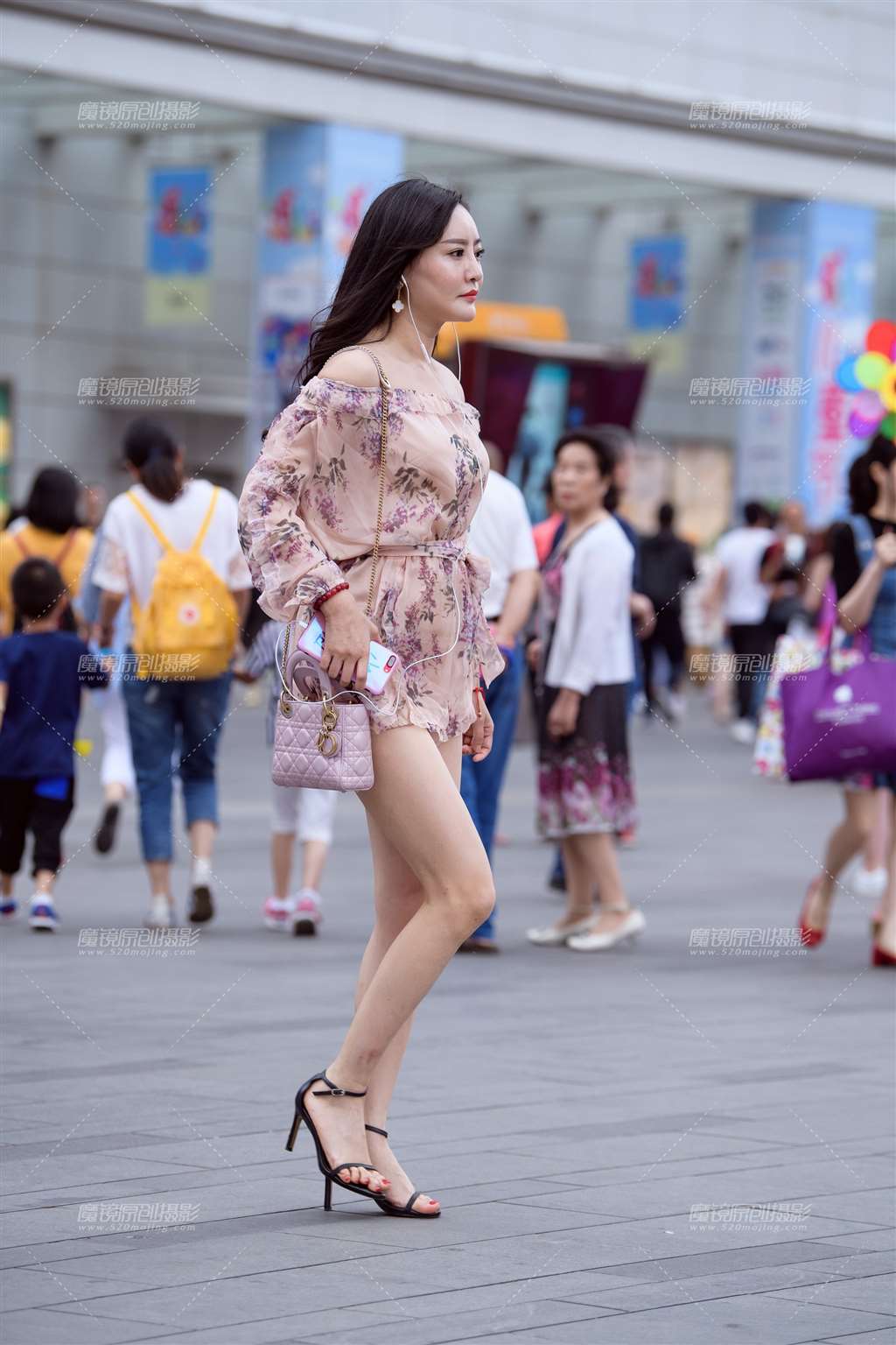 图片[5]-裹胸高跟凉鞋美腿-街拍流行馆