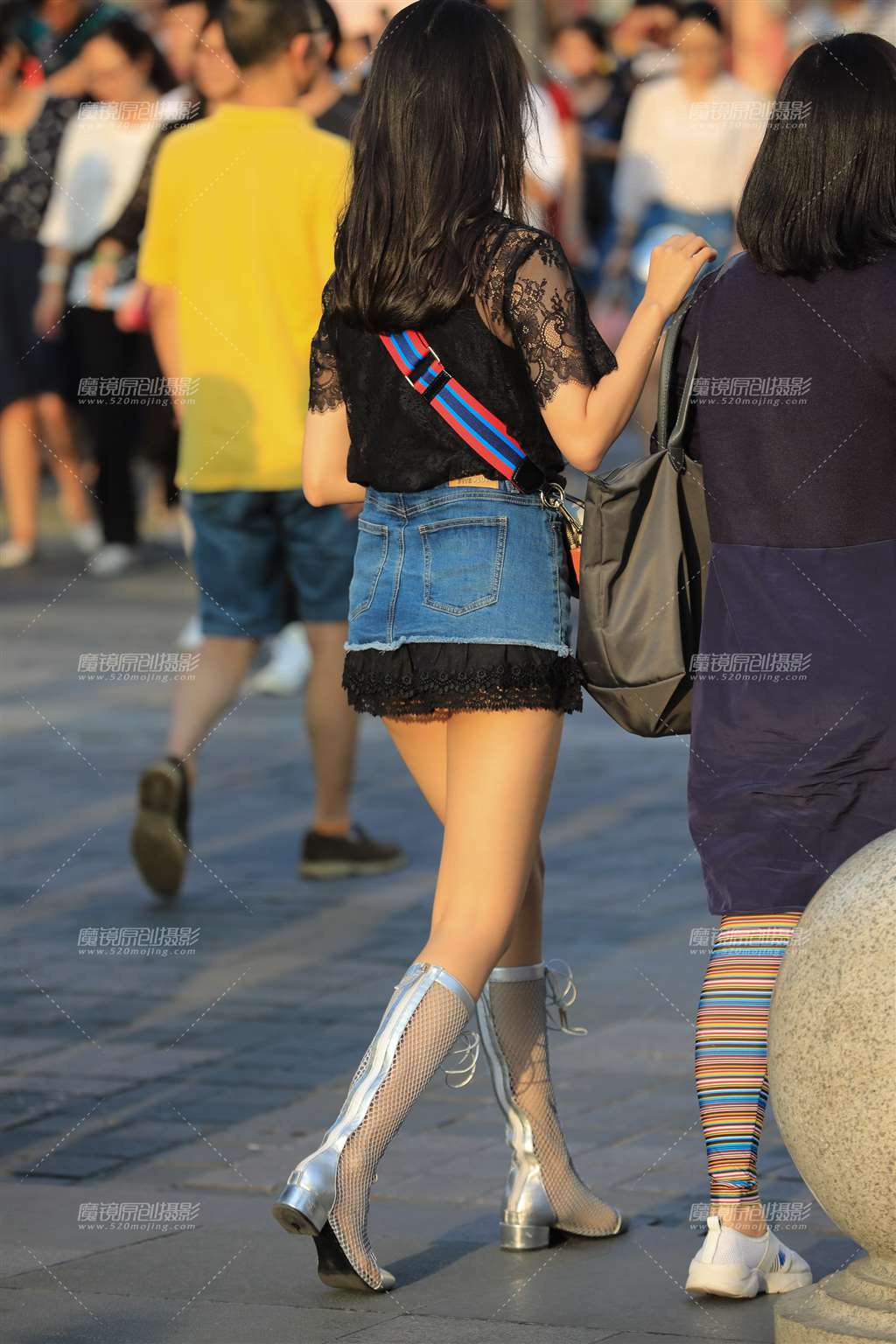 图片[4]-短裙美腿 小妹-街拍流行馆
