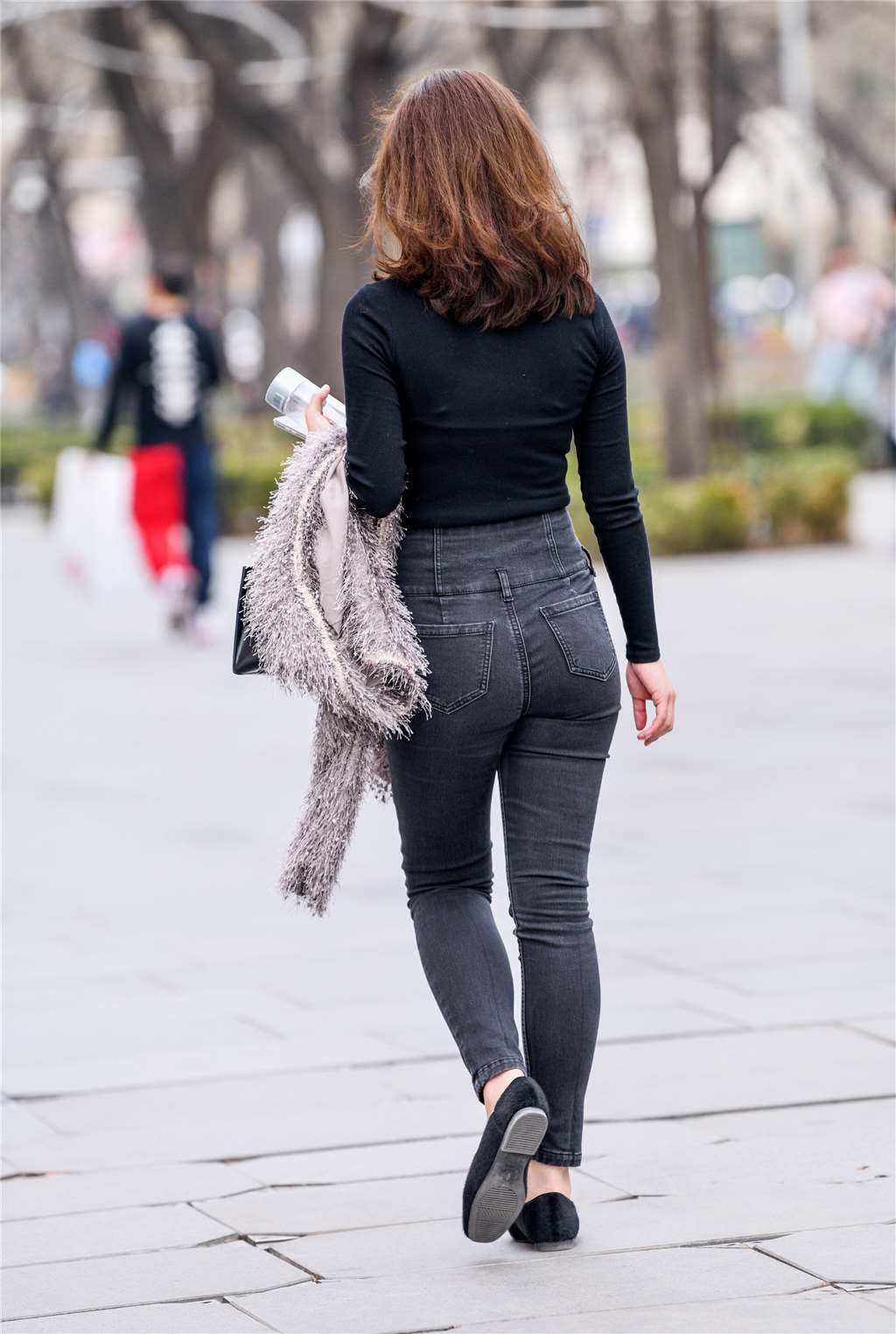 图片[4]-前凸后翘小蛮腰性感美女-街拍流行馆