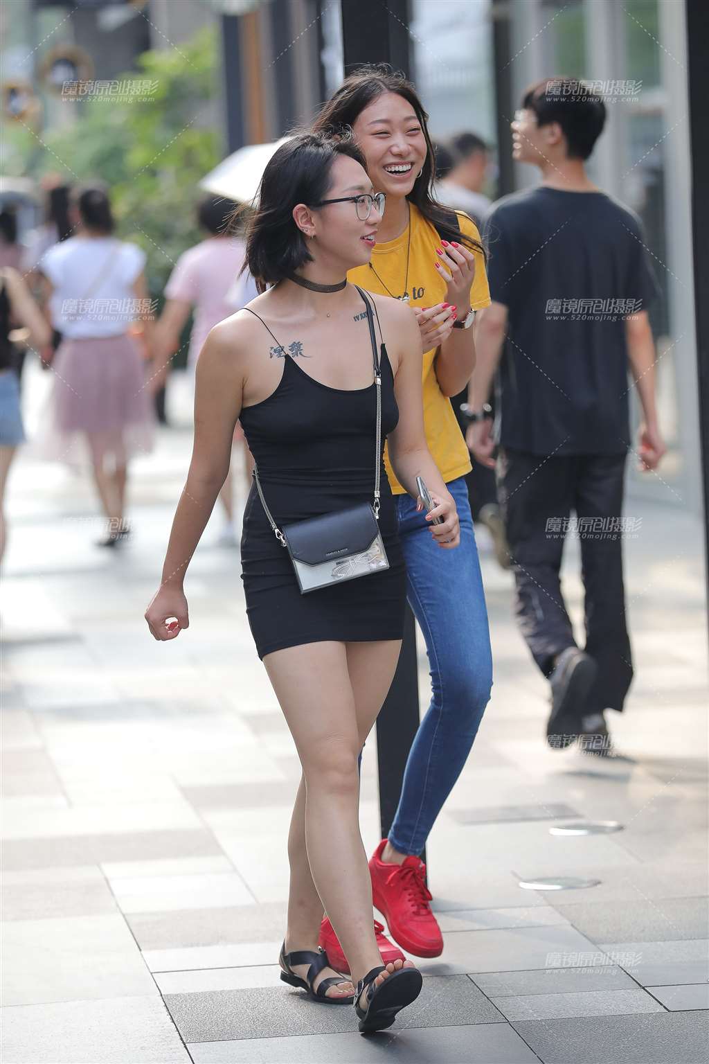 图片[5]-小妹出门喜欢真空 凉快-街拍流行馆