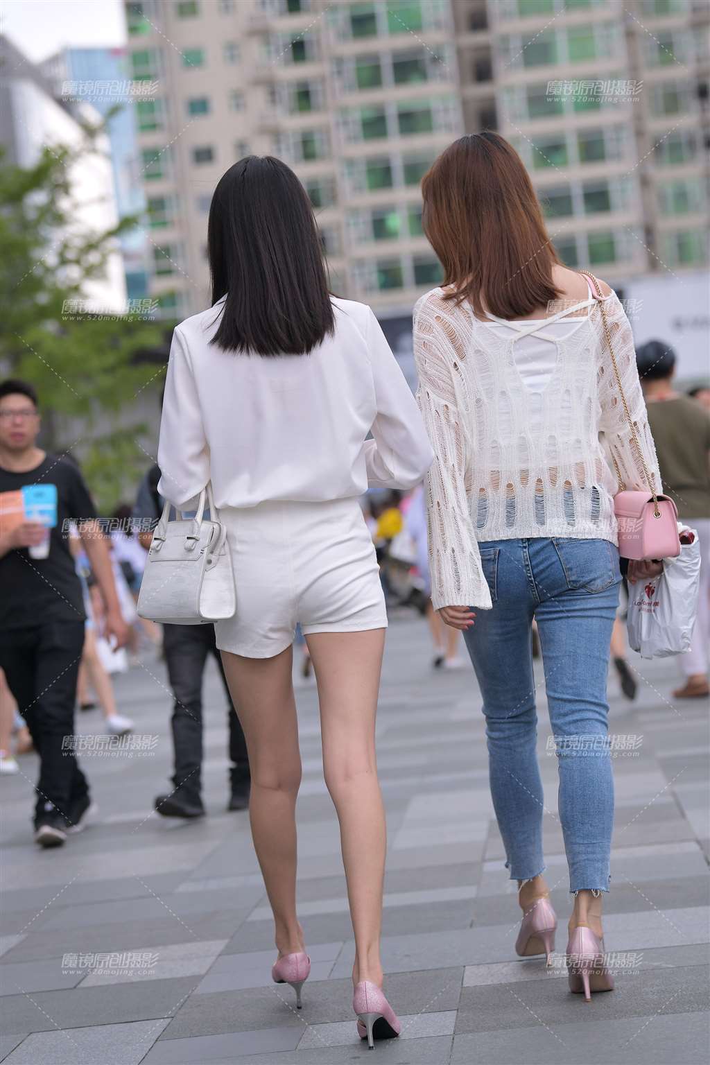 图片[2]-性感长腿小姐姐-街拍流行馆