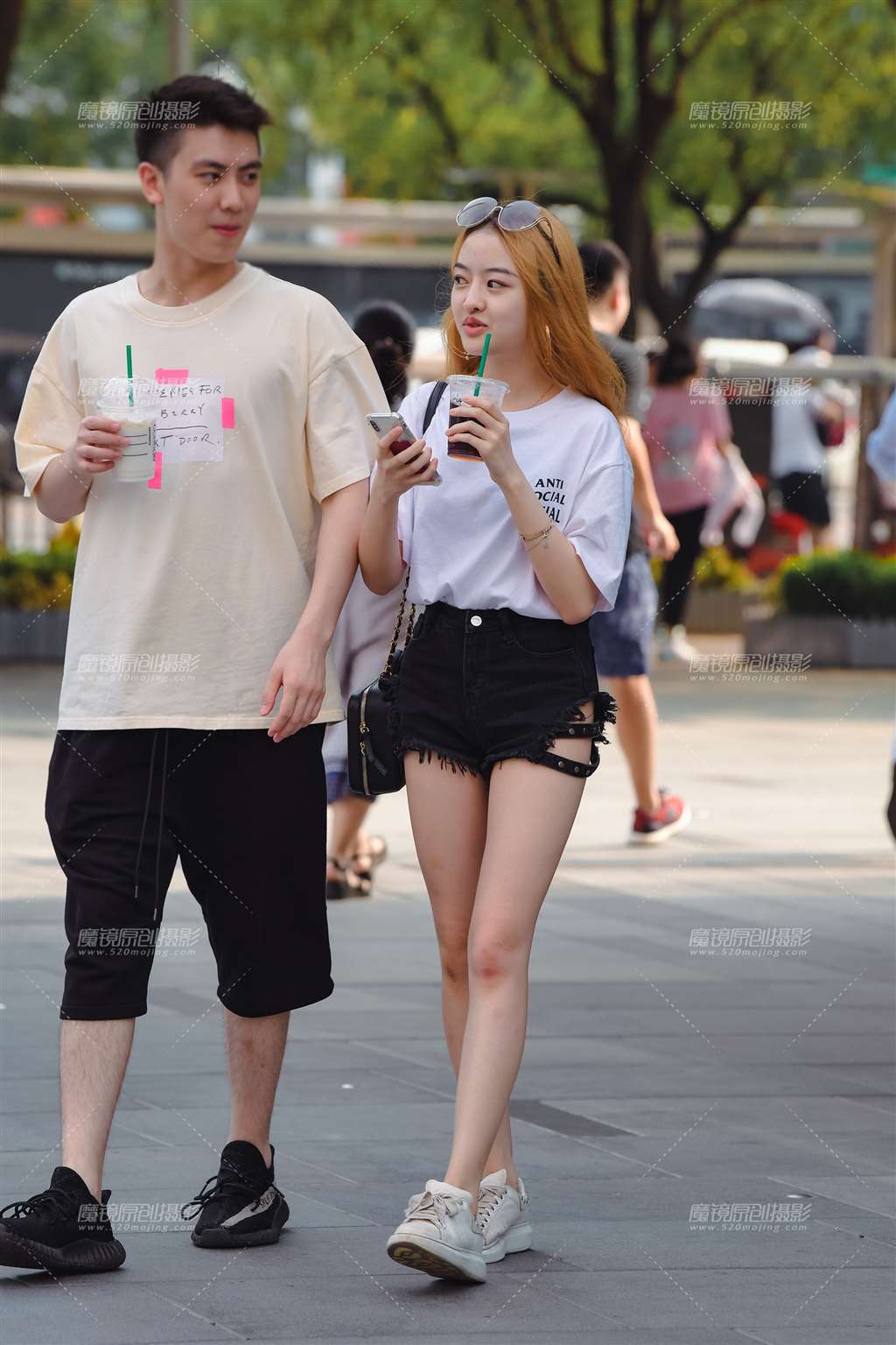 图片[1]-开边热裤美腿-街拍流行馆