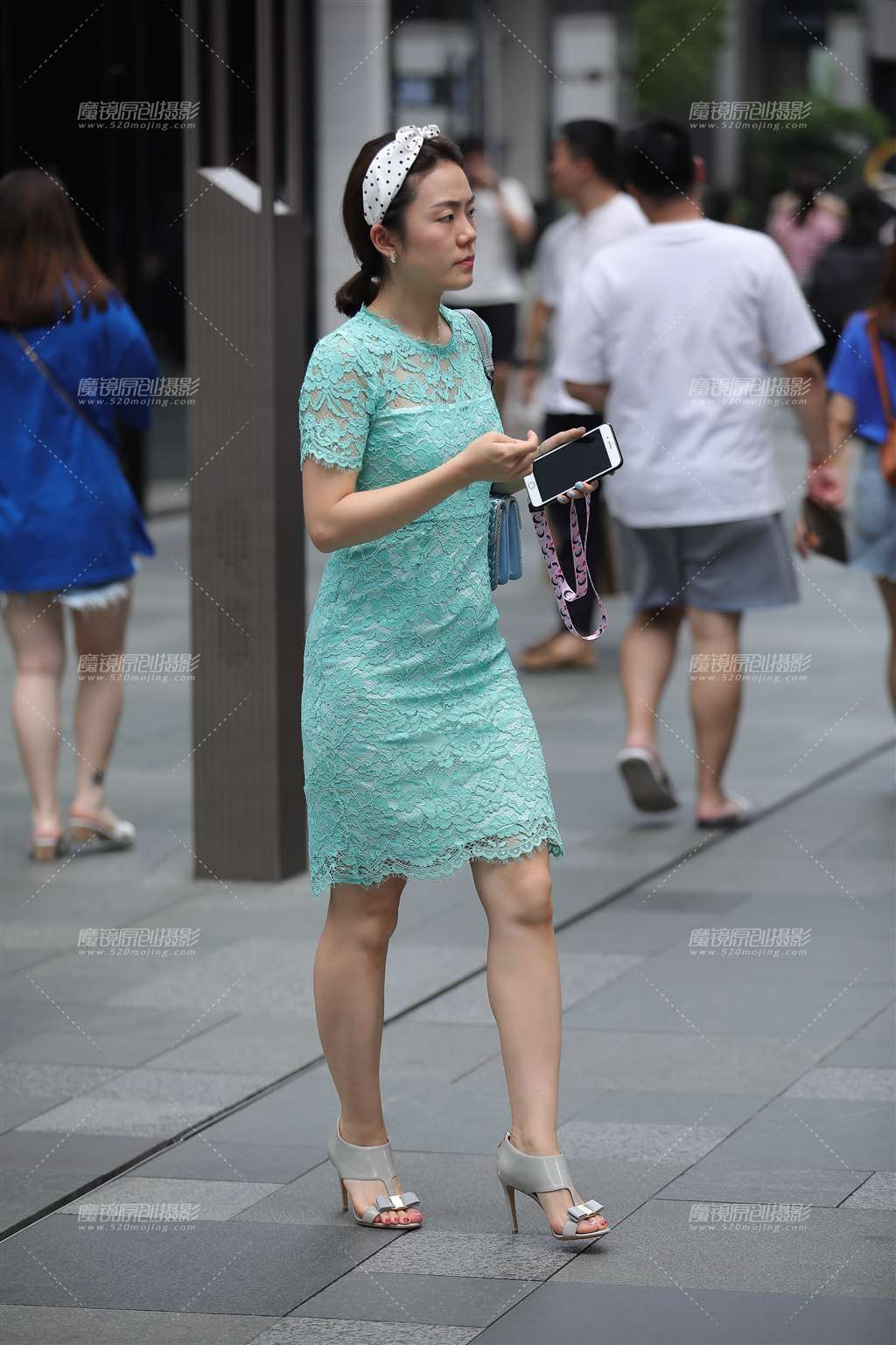 图片[1]-绿裙**-街拍流行馆