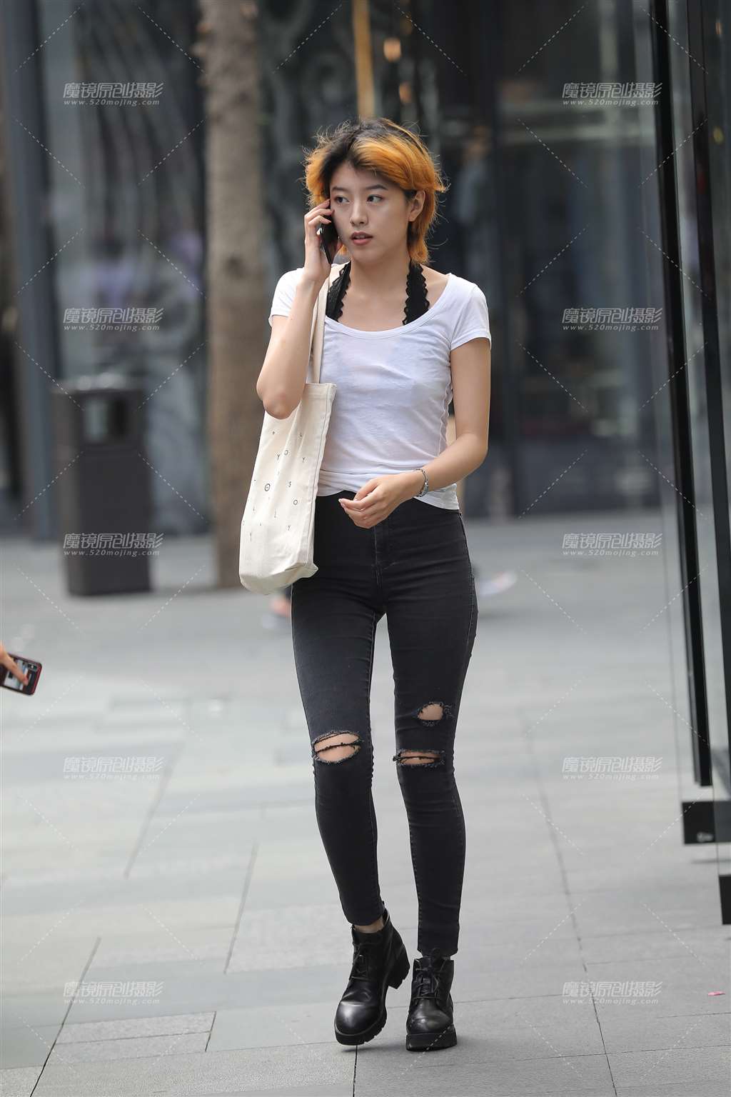 图片[1]-苗条长腿紧牛-街拍流行馆