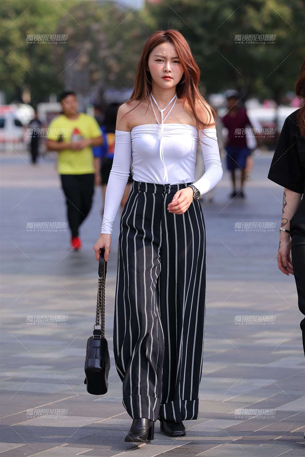 图片[5]-裹胸翘臀小姐姐-街拍流行馆