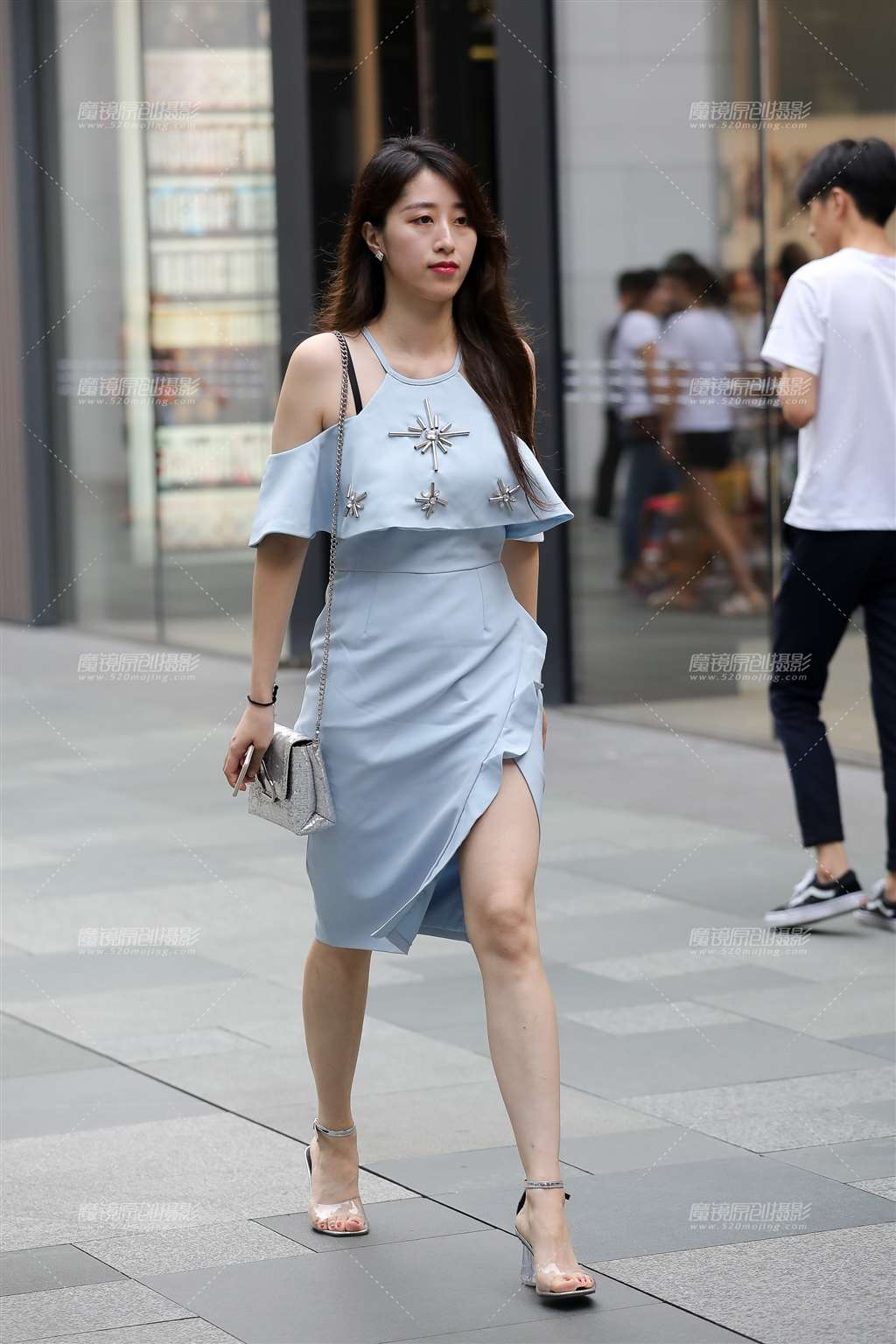 图片[1]-散发着迷人的气质-街拍流行馆