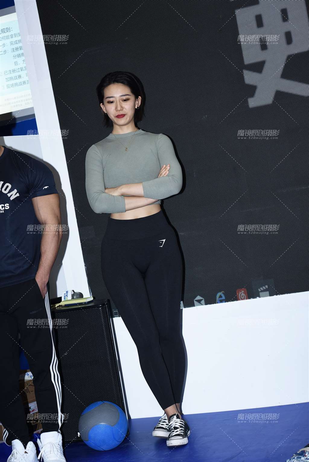 图片[1]-性感曲线中的经典-街拍流行馆