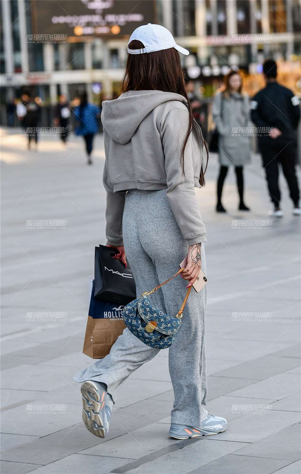 图片[2]-靓胸纹身美臀性感美女-街拍流行馆