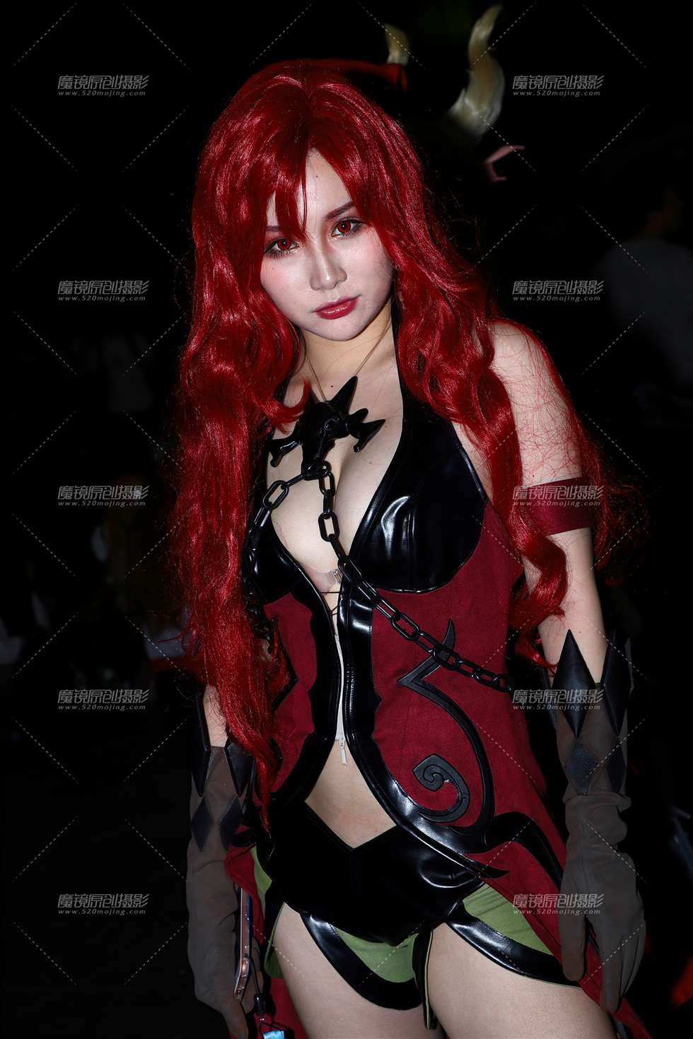 图片[3]-黑色皮衣红发 coser-街拍流行馆