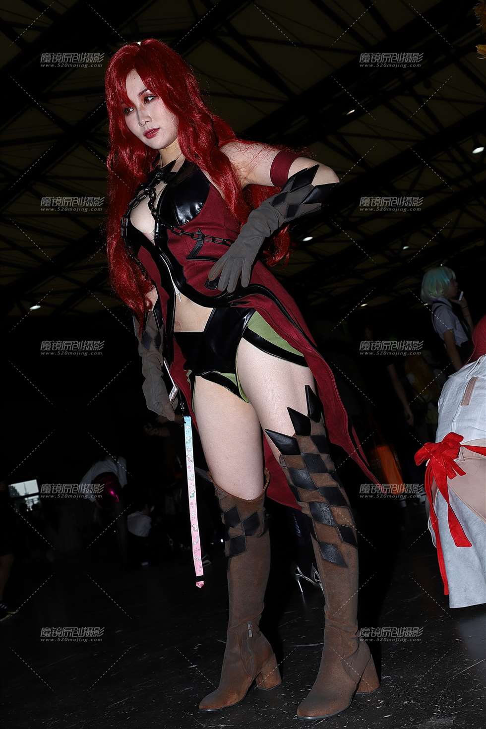 图片[5]-黑色皮衣红发 coser-街拍流行馆
