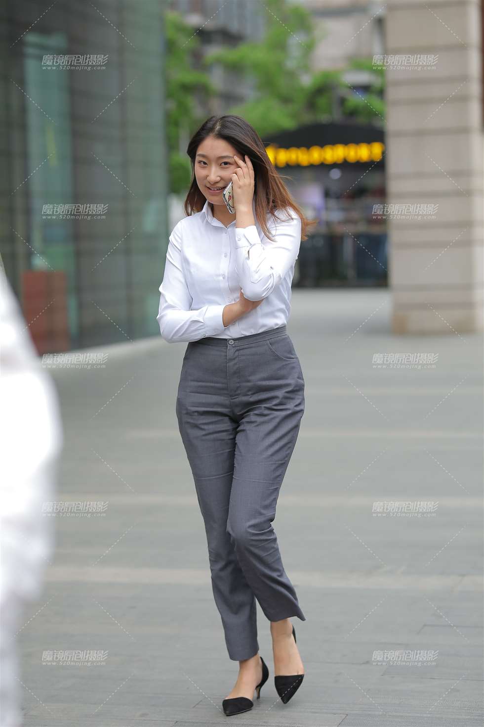 图片[1]-【凯恩赛贴】下班途中偶遇公司女白领-街拍流行馆