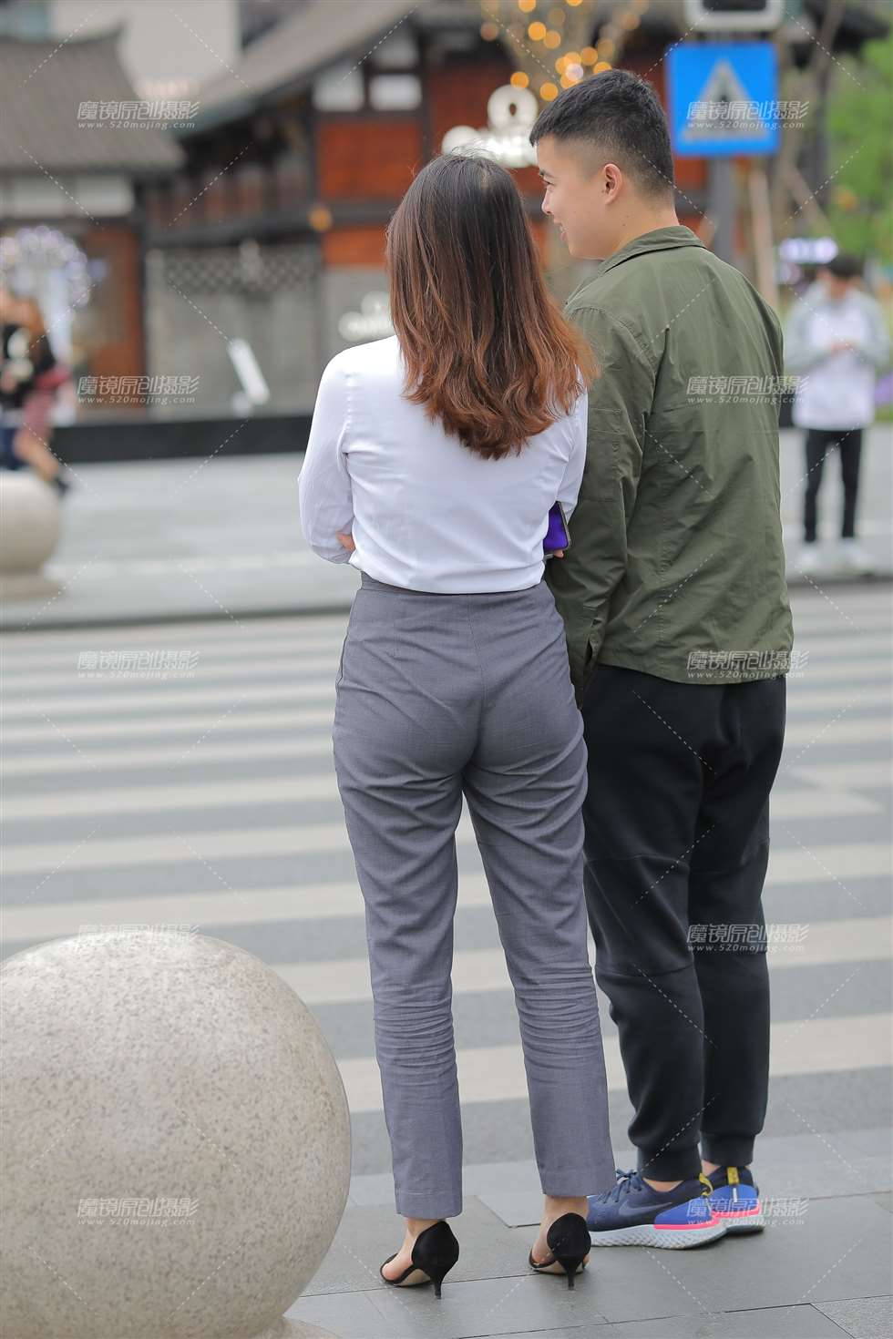 图片[3]-【凯恩赛贴】下班途中偶遇公司女白领-街拍流行馆
