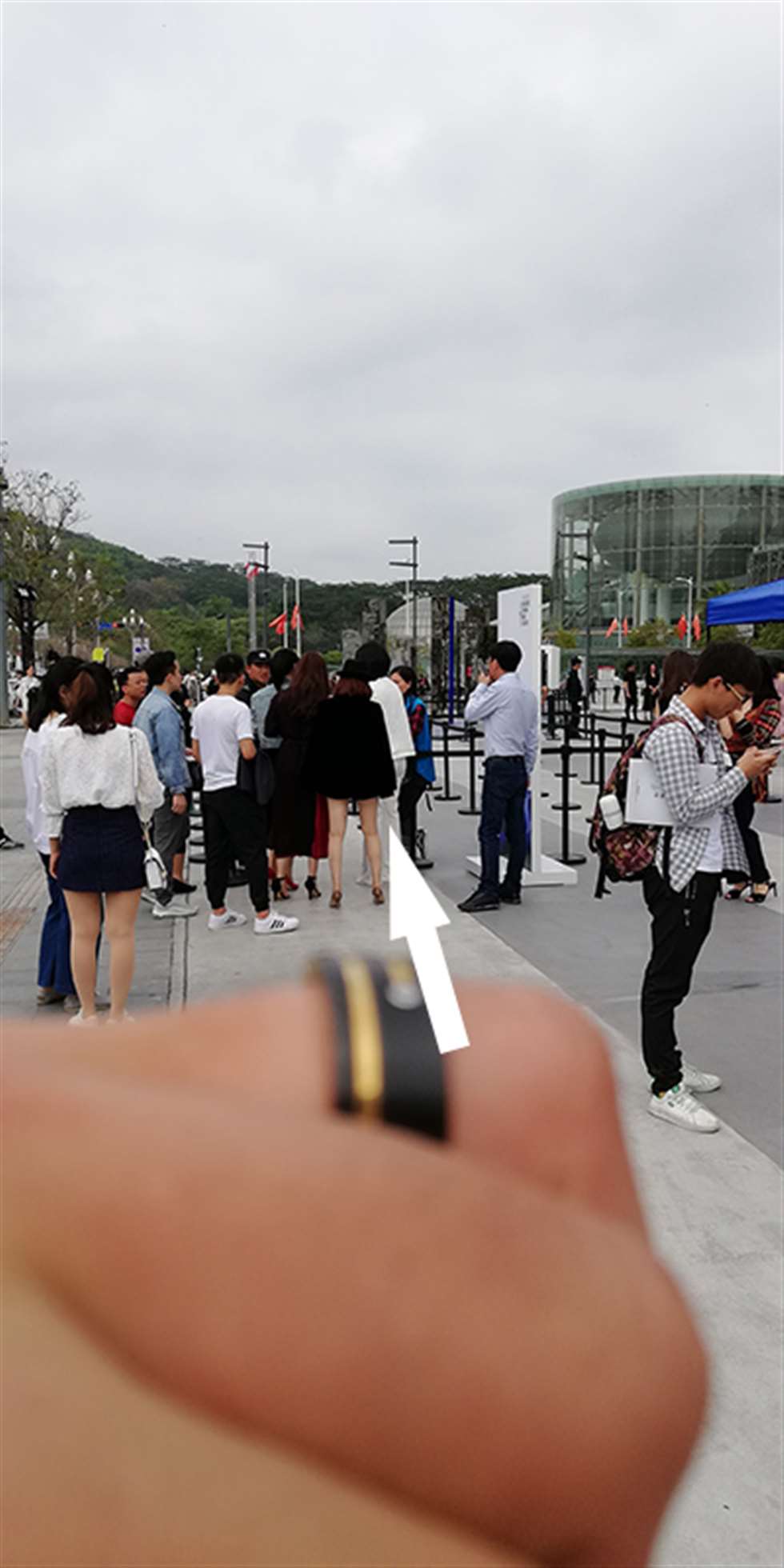 图片[3]-【视觉冲击赛贴】可遇不可求的白裤**-街拍流行馆
