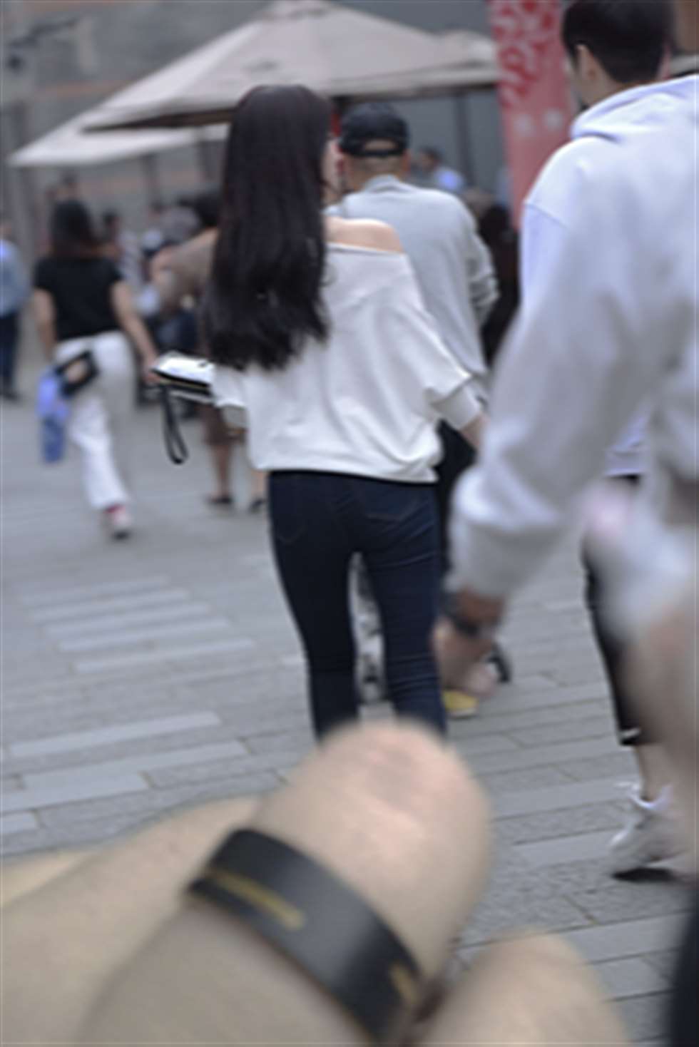 图片[3]-【咔喳赛帖】妹妹显得很幸福-街拍流行馆