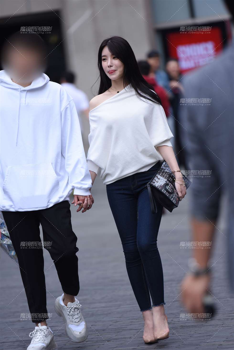 图片[2]-【咔喳赛帖】妹妹显得很幸福-街拍流行馆