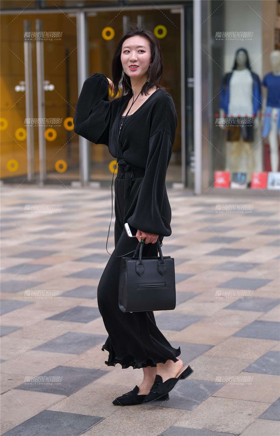 图片[1]-窕窕淑女般的美女，魅力迷人-街拍流行馆