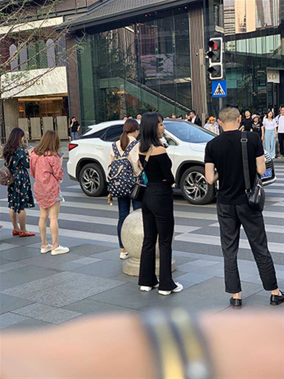 图片[3]-【视觉冲击赛贴】性感，紧身黑裤女孩-街拍流行馆