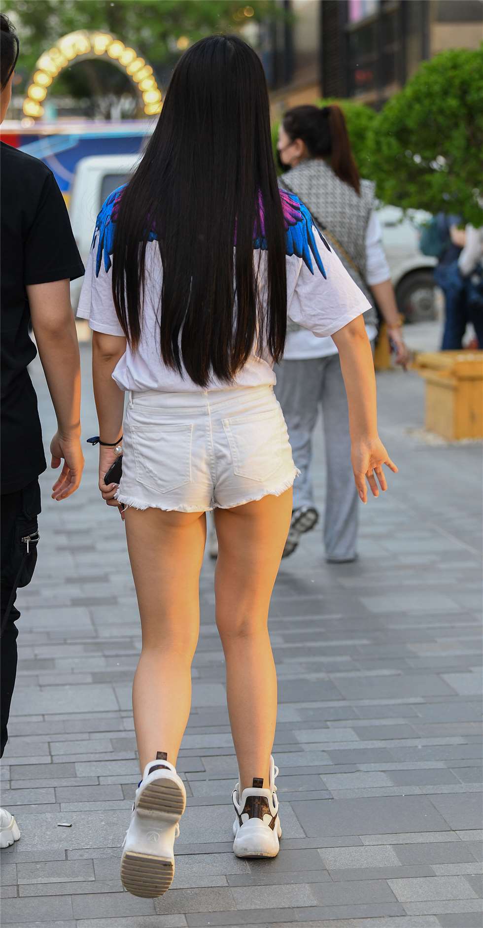 图片[3]-热裤月牙臀美女-街拍流行馆