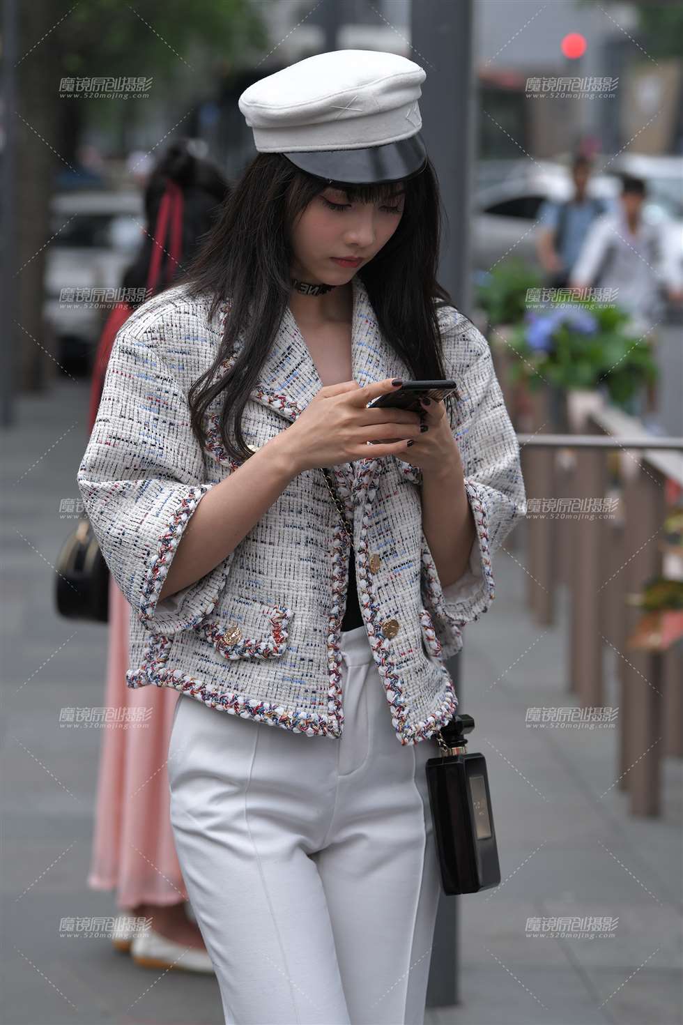 图片[1]-【视觉冲击赛贴】白裤小姐姐-街拍流行馆