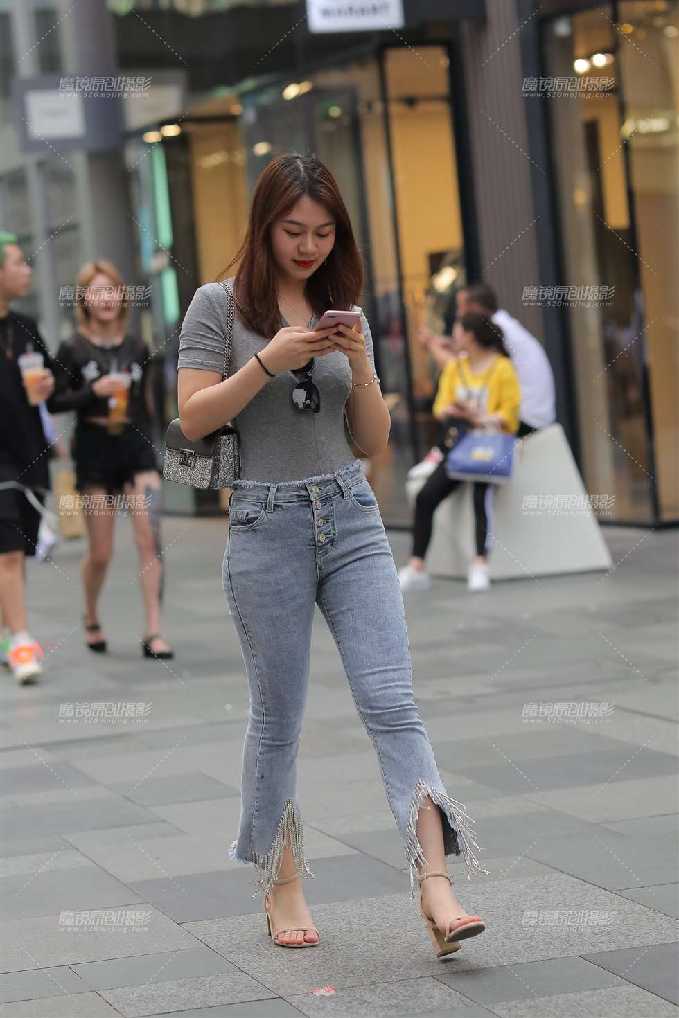 图片[4]-【凯恩赛贴】紧牛勾勒曲线美-街拍流行馆