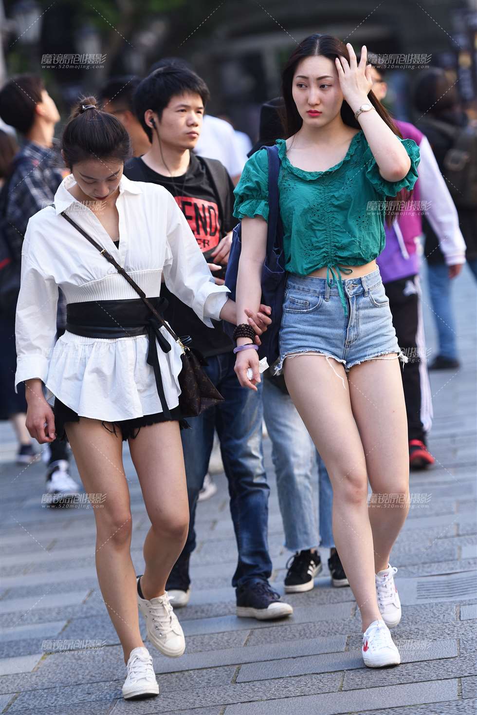 图片[4]-【咔喳赛帖】热裤美女-街拍流行馆