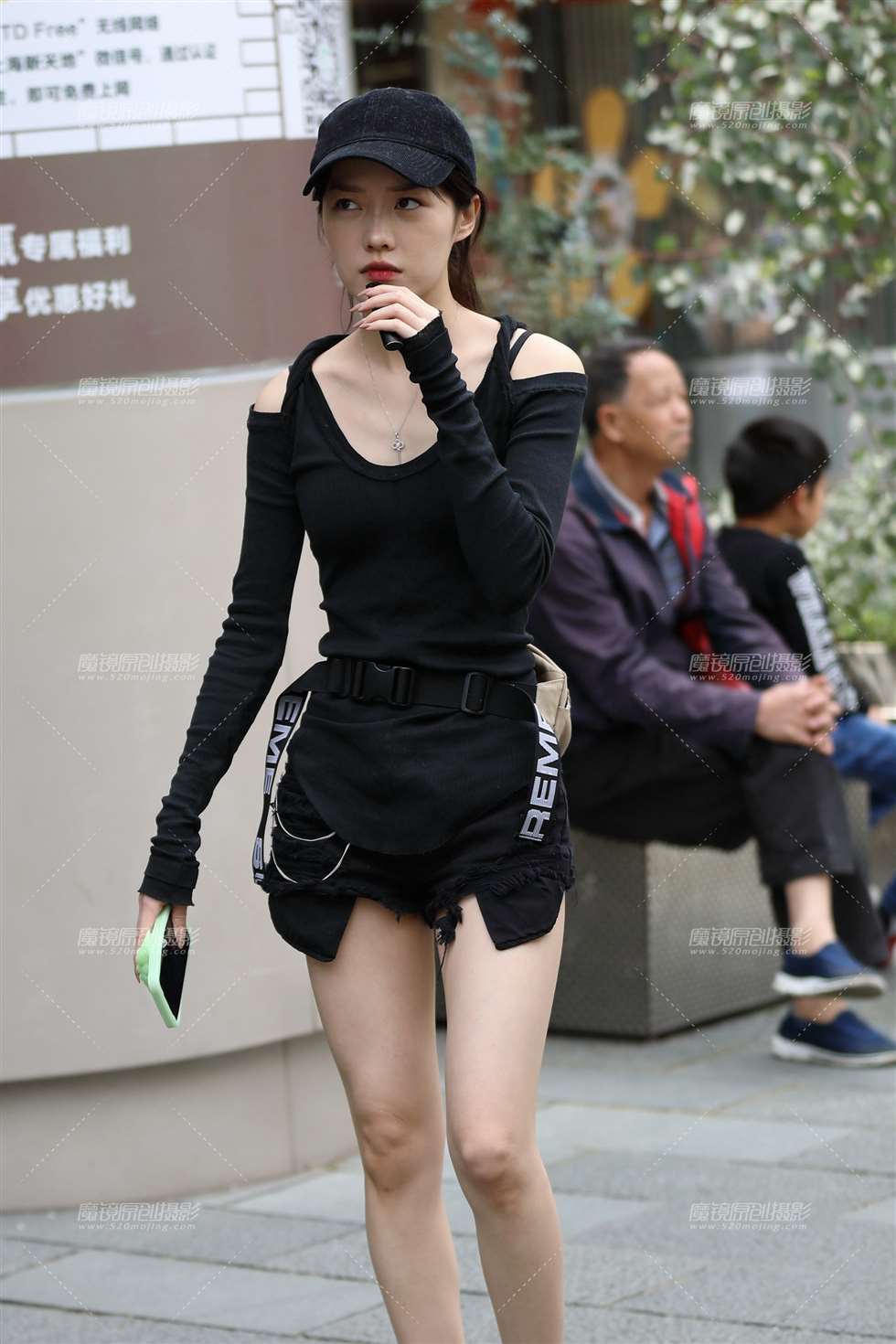 图片[1]-【欧阳幽明赛帖】性感黑热裤长腿美女-街拍流行馆