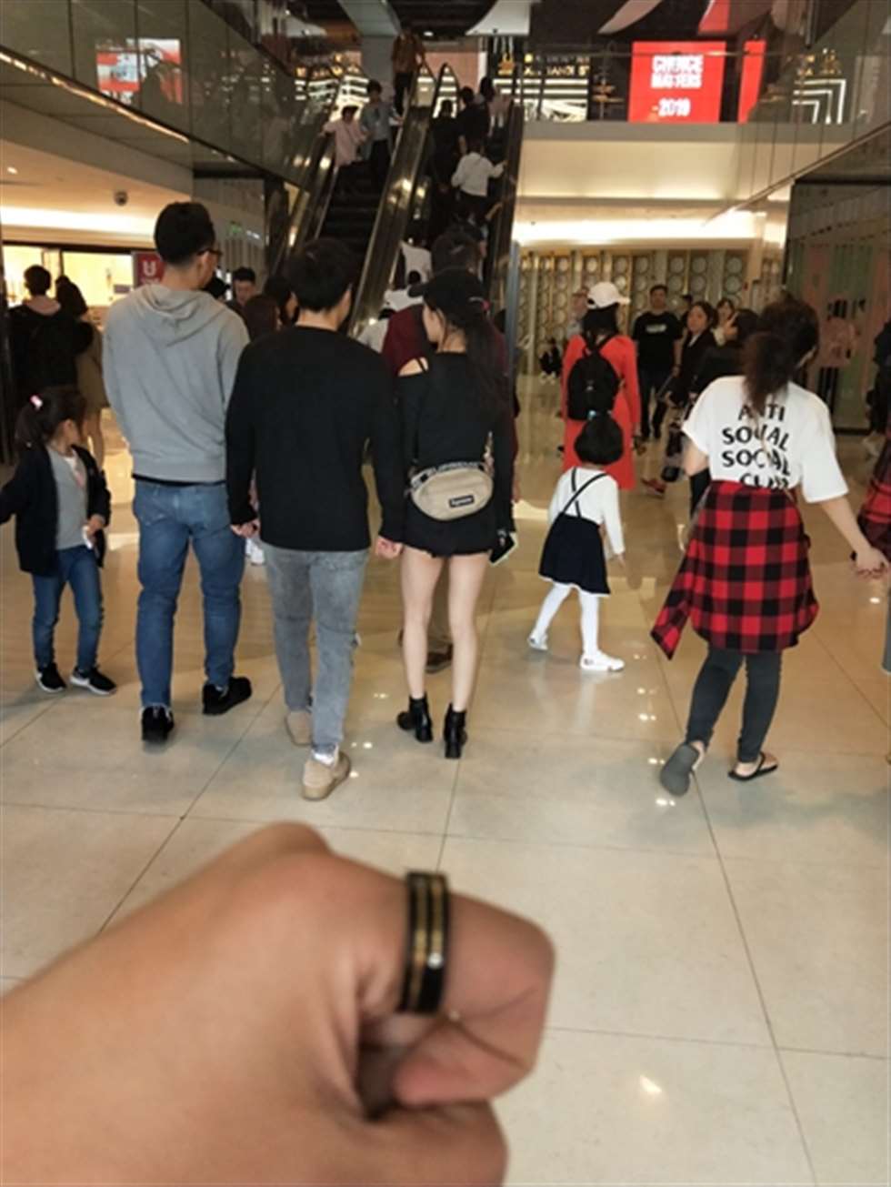 图片[3]-【欧阳幽明赛帖】性感黑热裤长腿美女-街拍流行馆