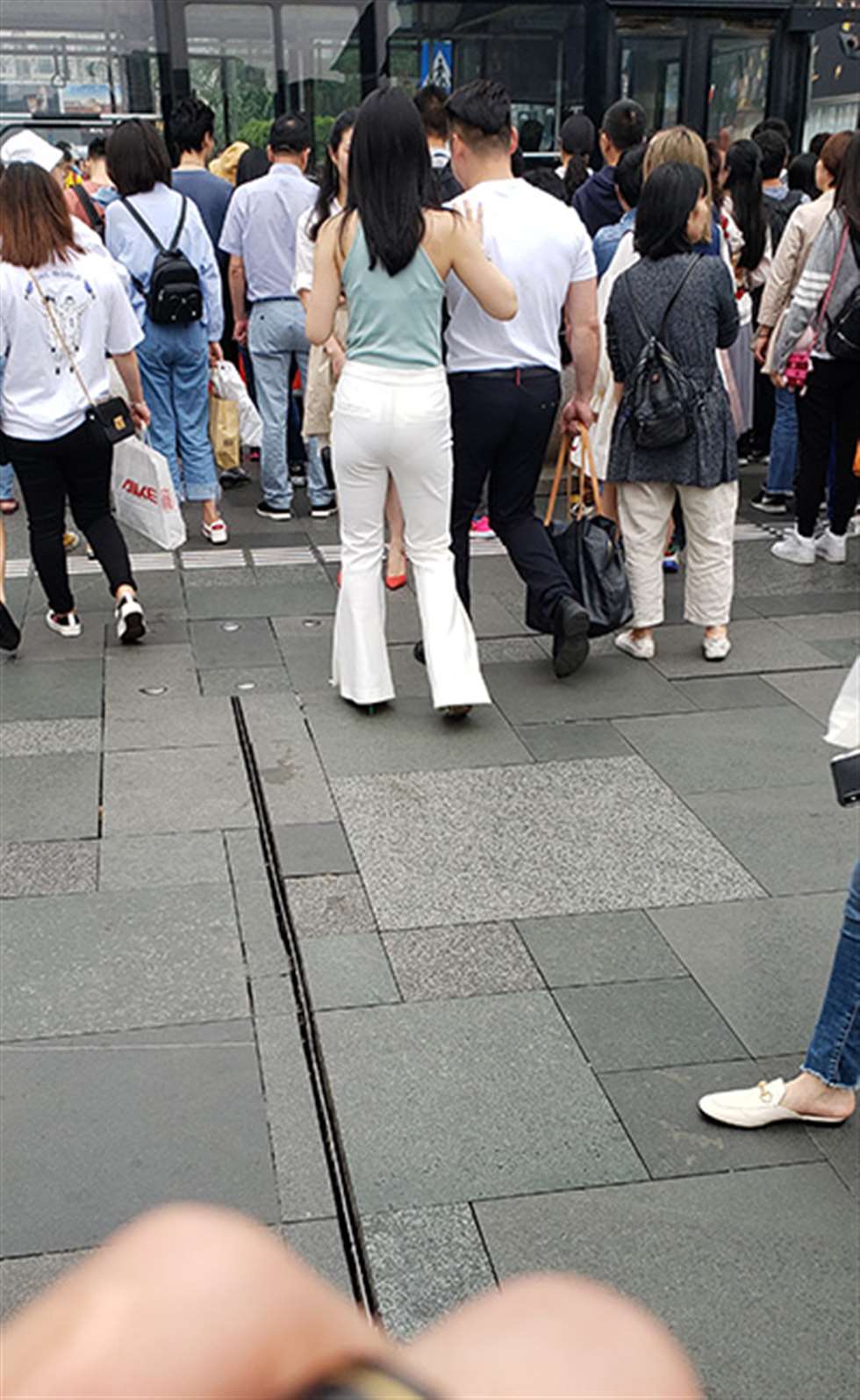 图片[3]-【凯恩赛贴】乐开怀的白裤**-街拍流行馆