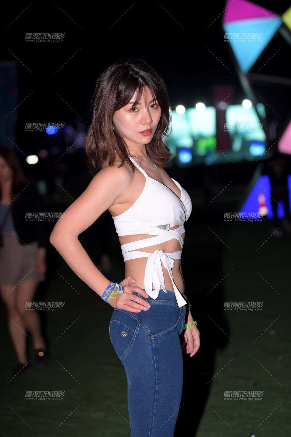 图片[1]-【红石赛帖】性感紧身裤美女-街拍流行馆