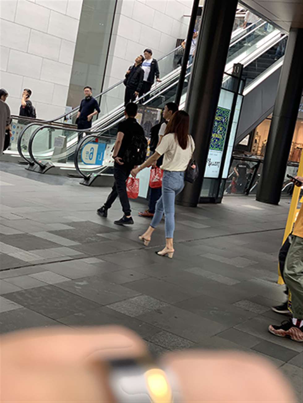 图片[3]-【视觉冲击赛贴】古驰紧牛小姐姐-街拍流行馆