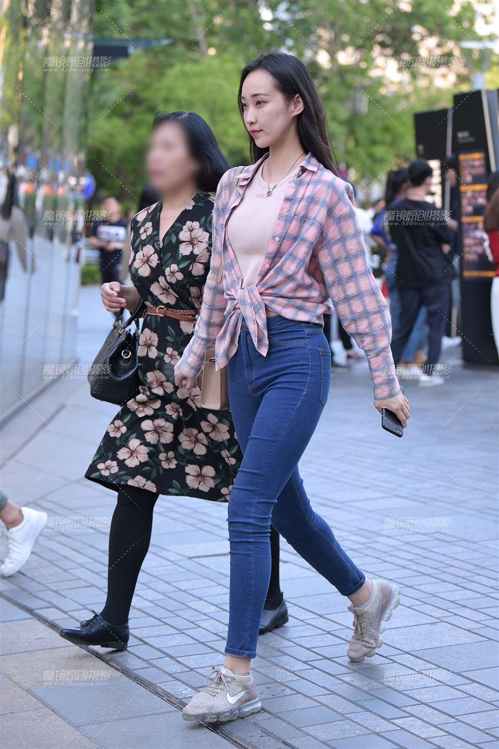 图片[1]-【街拍之魂赛帖】和妈妈在逛街-街拍流行馆