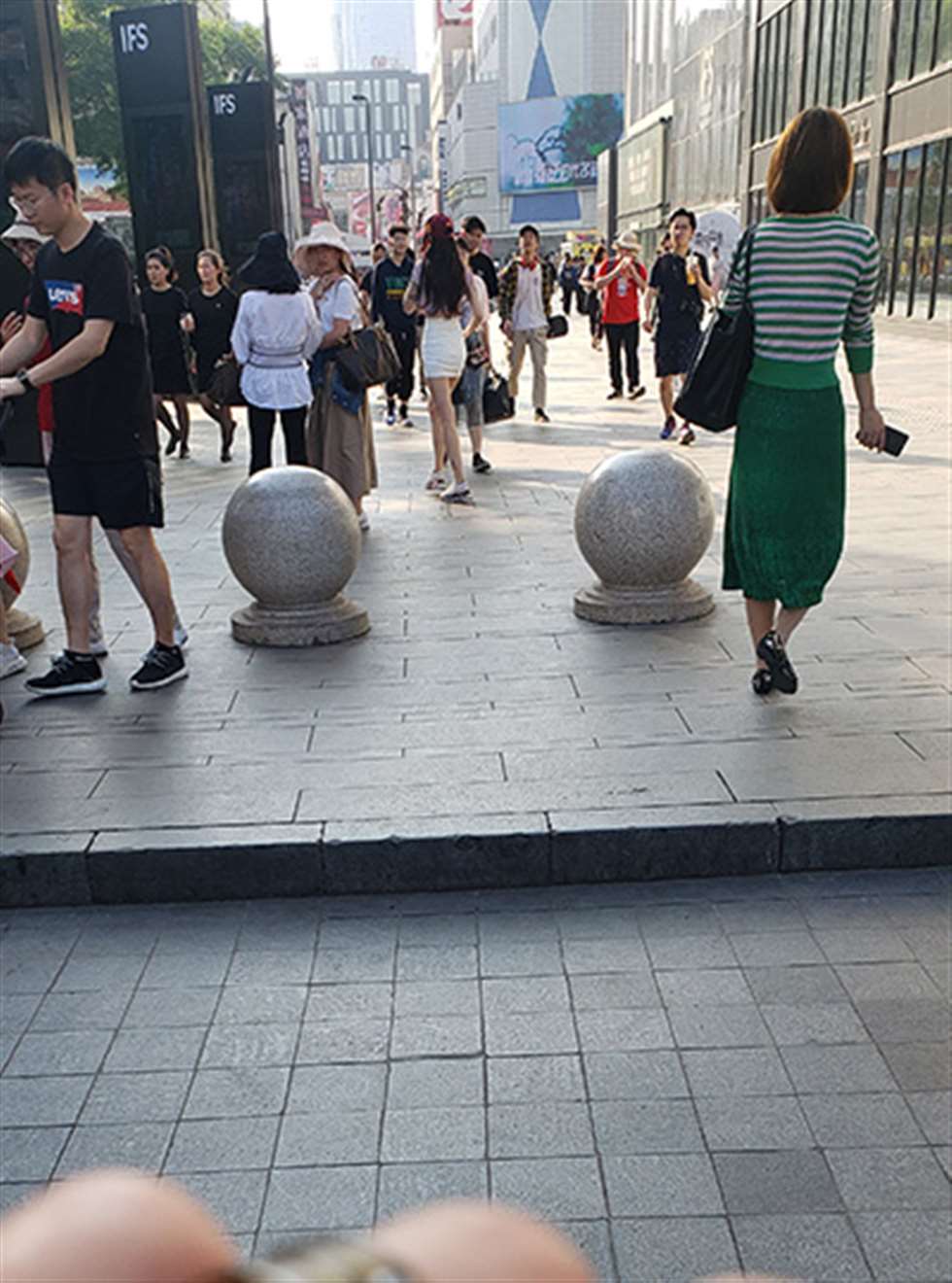 图片[3]-【凯恩赛贴】长腿酥胸 姣好的身材-街拍流行馆