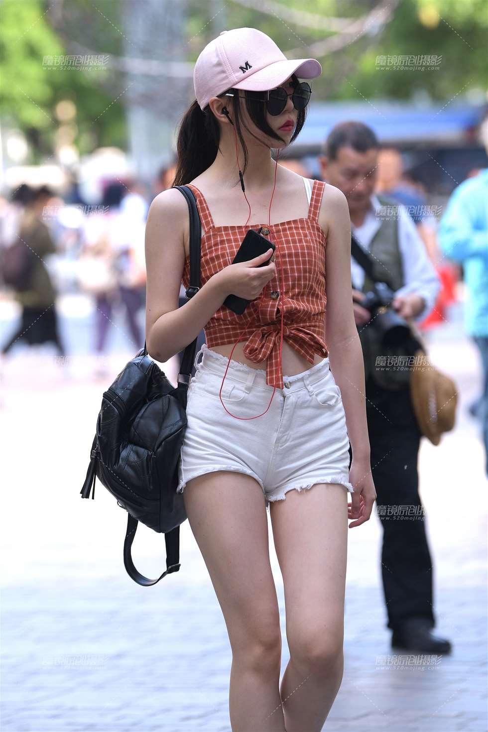 图片[5]-【街拍之魂赛帖】白色翘臀热裤MM-街拍流行馆