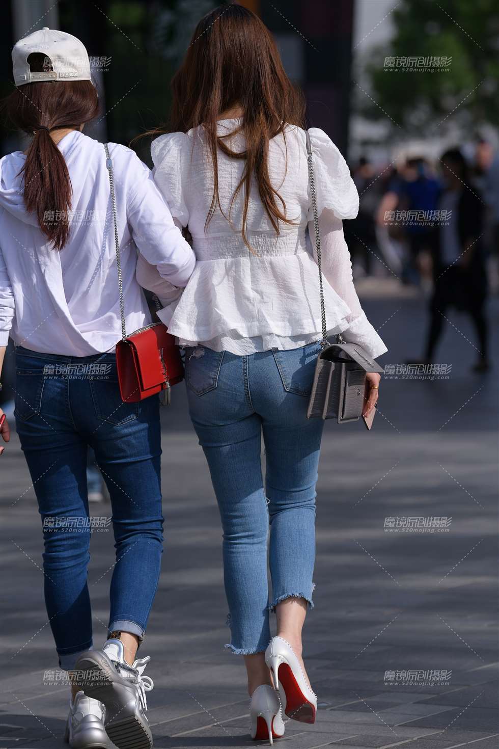 图片[2]-【街拍之魂赛帖】拿卷发棒的紧牛**-街拍流行馆