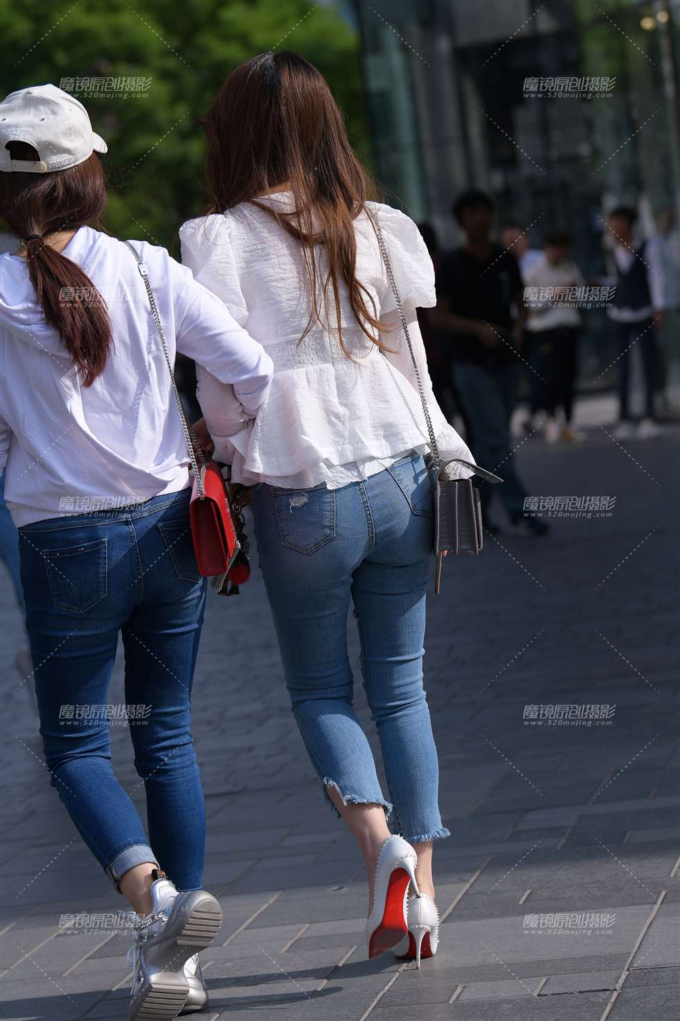图片[4]-【街拍之魂赛帖】拿卷发棒的紧牛**-街拍流行馆