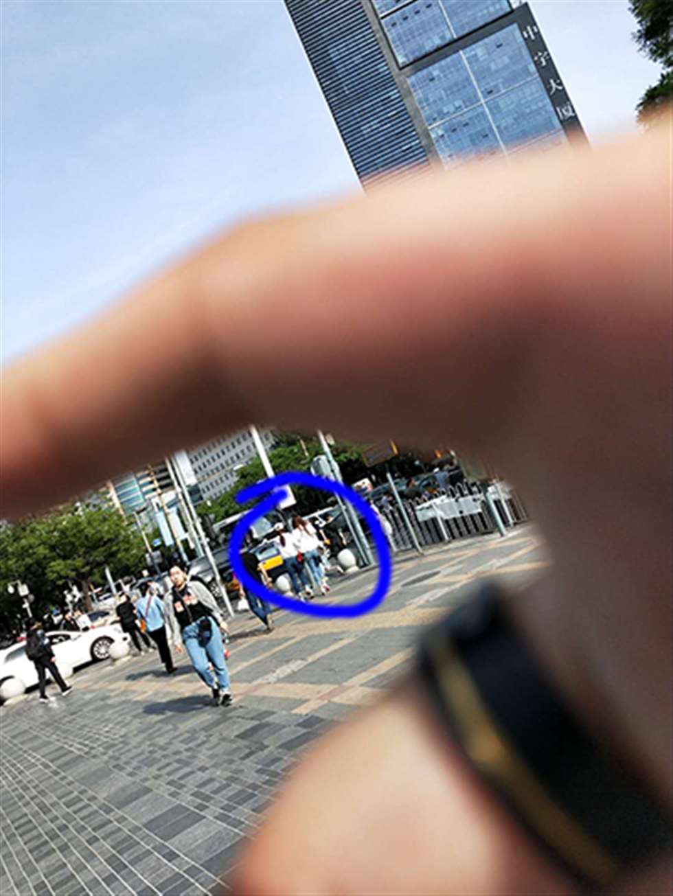图片[3]-【街拍之魂赛帖】拿卷发棒的紧牛**-街拍流行馆